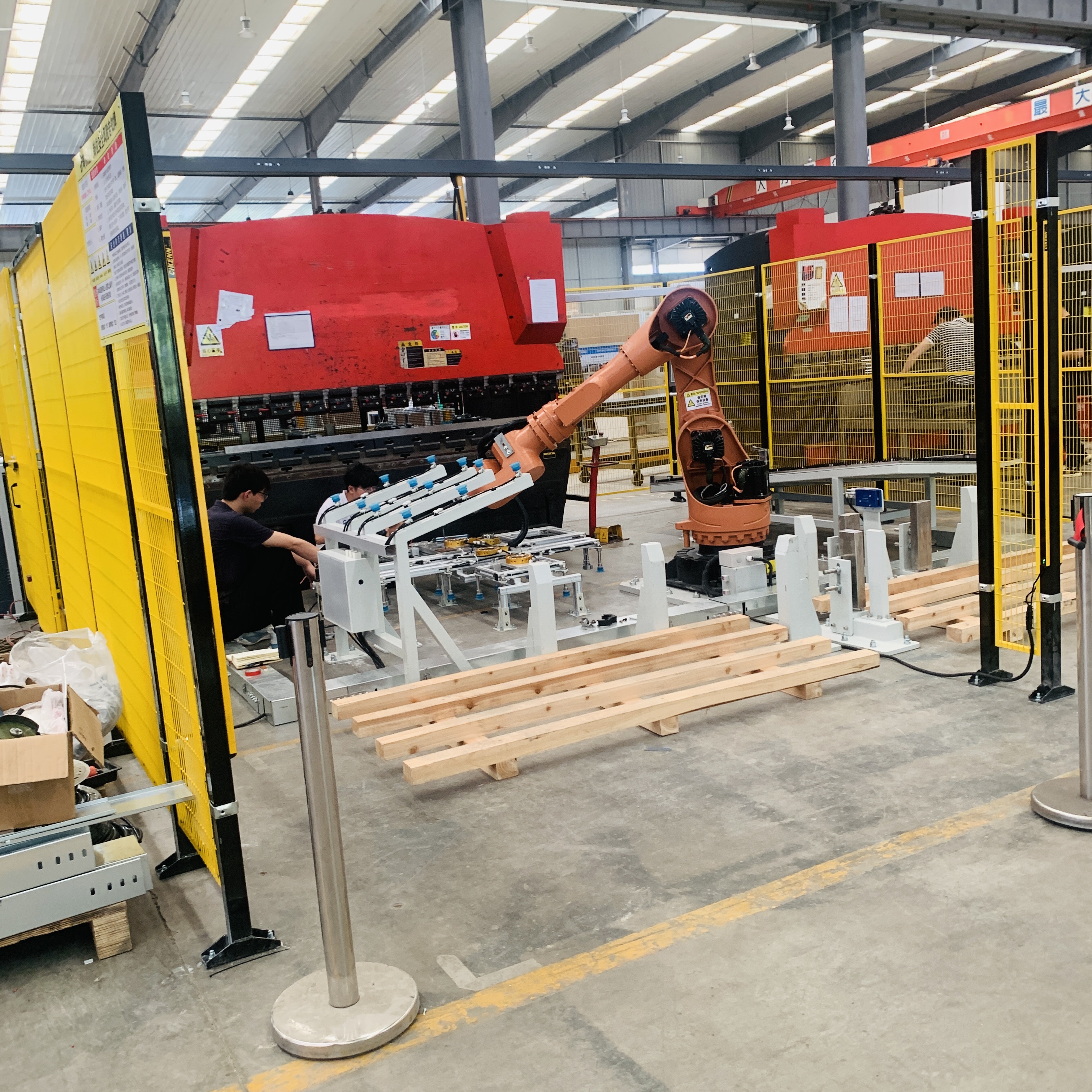 電(diàn)梯門(mén)闆折彎工(gōng)作(zuò)站(zhàn)案例