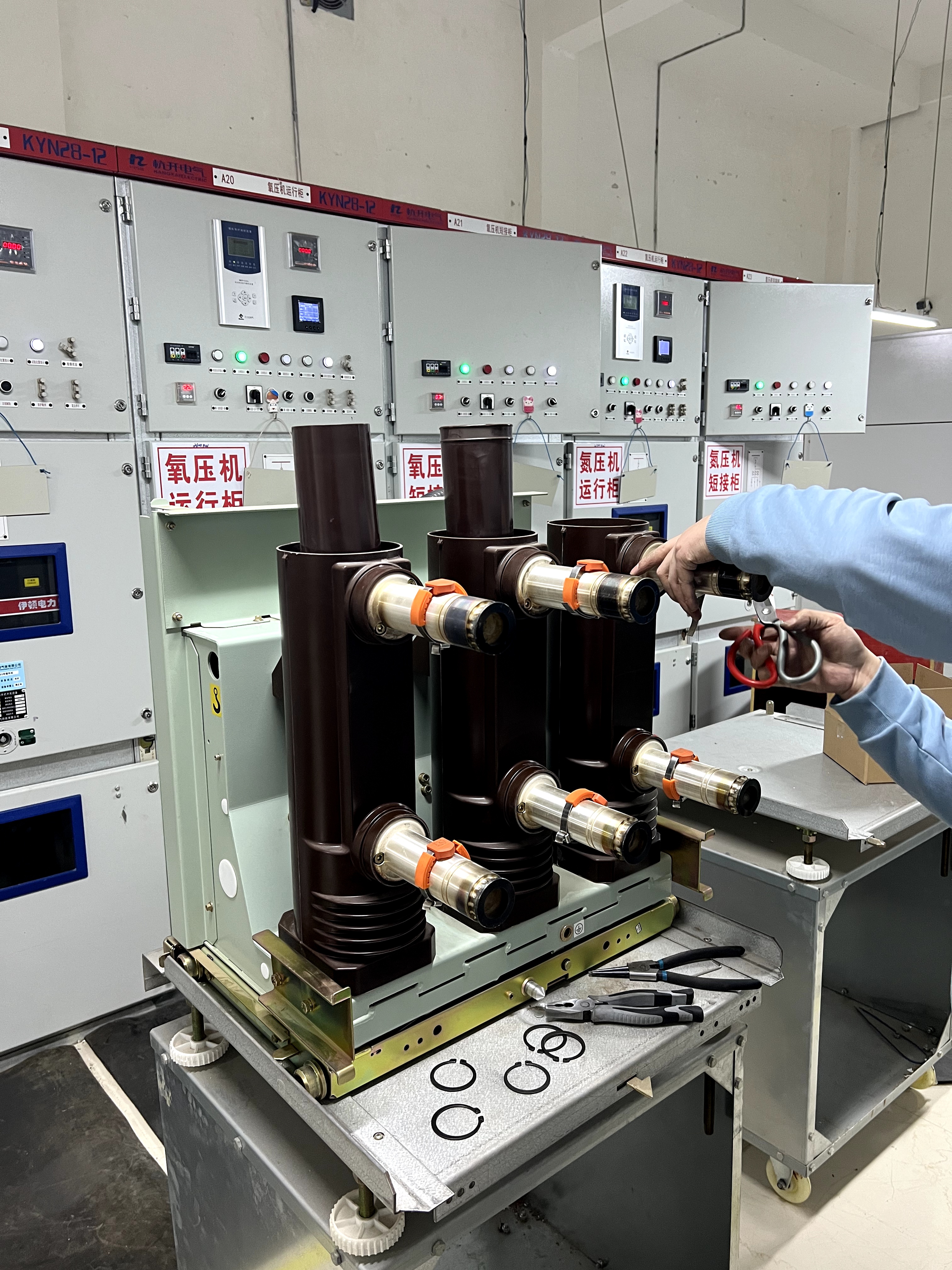 開(kāi)關櫃觸頭無線測溫